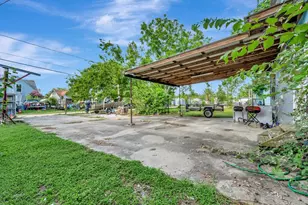 1214 W 6th St, Freeport, TX 77541 - Photo 31