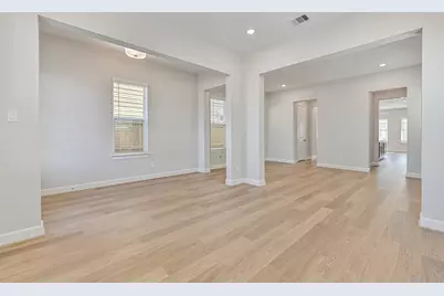 2521 S Houston Avenue, Pearland, TX 77581 - Photo 7