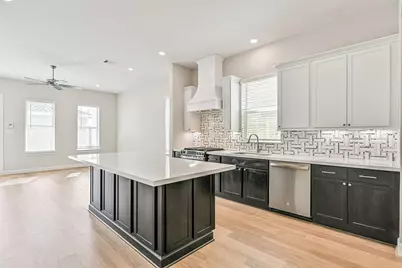 2521 S Houston Avenue, Pearland, TX 77581 - Photo 13