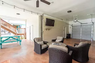 915 Tiki Dr, Tiki Island, TX 77554 - Photo 37
