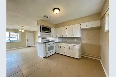 222 S Avenue G, Freeport, TX 77541 - Photo 5