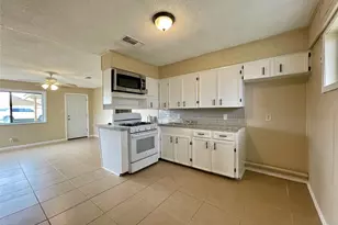 222 S Avenue G, Freeport, TX 77541 - Photo 5