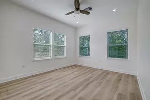 1211 E 32nd St, Houston, TX 77022 - Photo 17