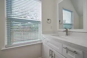 1211 E 32nd St, Houston, TX 77022 - Photo 15