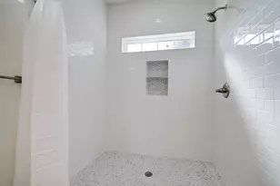 1211 E 32nd St, Houston, TX 77022 - Photo 21