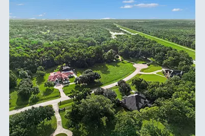 8635 Halls Retreat Court, Missouri City, TX 77459 - Photo 9