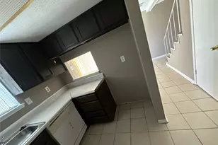 1519 S 8th St, La Porte, TX 77571 - Photo 9