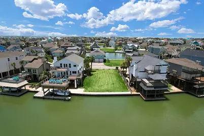 1318 Outrigger, Tiki Island, TX 77554 - Photo 1