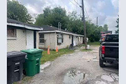 5118 Mallow Street, Houston, TX 77033 - Photo 9