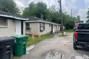 5118 Mallow St, Houston, TX 77033 - Photo 9