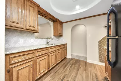 8925 Homewood Lane, Houston, TX 77078 - Photo 9