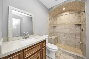 8925 Homewood Ln, Houston, TX 77078 - Photo 17