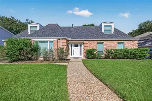 919 Longview Dr, Sugar Land, TX 77478 - Photo 1