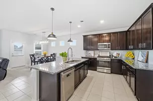 302 Bordeaux Ct, Alvin, TX 77511 - Photo 11