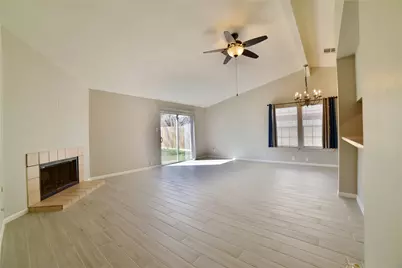 15806 Pipers View Dr, Webster, TX 77598 - Photo 7