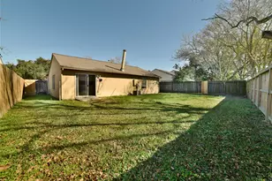 15806 Pipers View Dr, Webster, TX 77598 - Photo 11