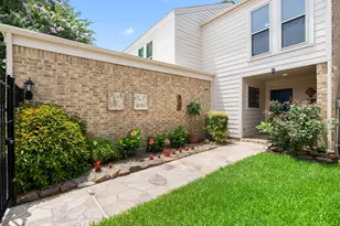 1375 Bullock Ln, Houston, TX 77055 - Photo 3