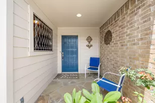 1375 Bullock Ln, Houston, TX 77055 - Photo 5