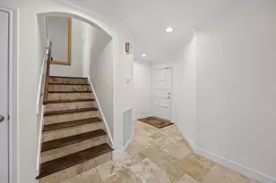 1375 Bullock Ln, Houston, TX 77055 - Photo 5