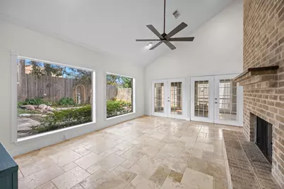 1375 Bullock Lane, Houston, TX 77055 - Photo 11