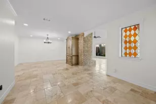 1375 Bullock Ln, Houston, TX 77055 - Photo 7