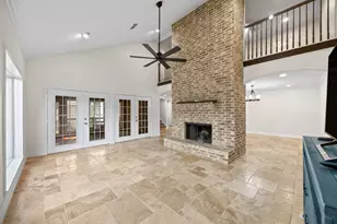1375 Bullock Ln, Houston, TX 77055 - Photo 9