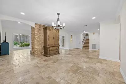 1375 Bullock Lane, Houston, TX 77055 - Photo 9