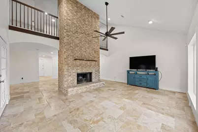 1375 Bullock Lane, Houston, TX 77055 - Photo 11