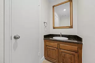 1375 Bullock Ln, Houston, TX 77055 - Photo 19
