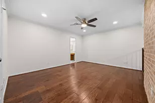 1375 Bullock Ln, Houston, TX 77055 - Photo 19
