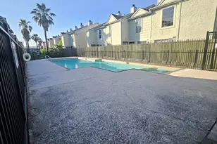 8636 Village Of Fondren Dr, Houston, TX 77071 - Photo 5