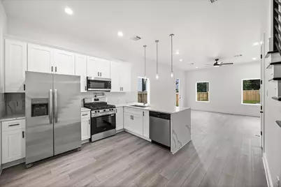 8209 Carver Road #A/B, Houston, TX 77088 - Photo 9