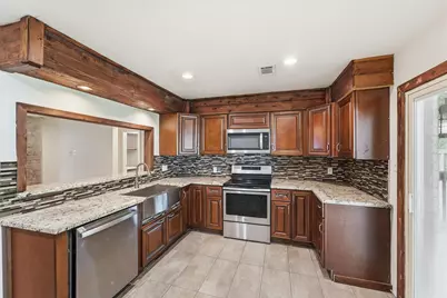 9819 Forest Hollow Drive, Baytown, TX 77521 - Photo 9