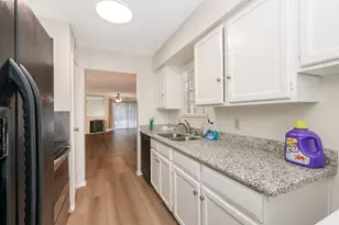 10615 Briar Forest Dr, Houston, TX 77042 - Photo 7