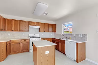 10423 Briar Patch Street, Baytown, TX 77523 - Photo 9