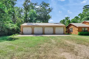 18085 Lake Dr E, Willis, TX 77378 - Photo 5