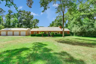 18085 Lake Dr E, Willis, TX 77378 - Photo 3