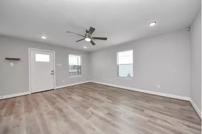 821 E 36th Street, Houston, TX 77022 - Photo 15