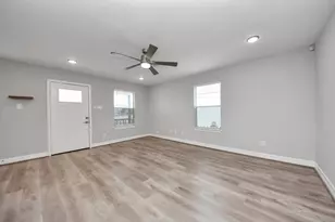 821 E 36th St, Houston, TX 77022 - Photo 15