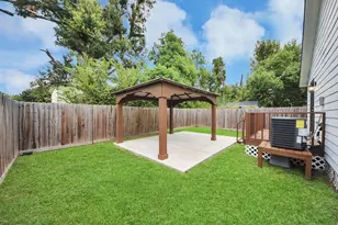 821 E 36th St, Houston, TX 77022 - Photo 13