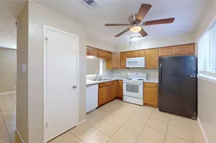 210 W G St, La Porte, TX 77571 - Photo 7