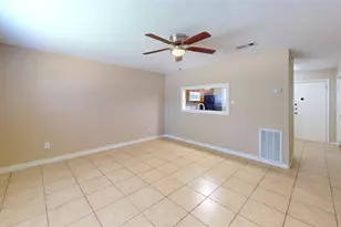210 W G St, La Porte, TX 77571 - Photo 3