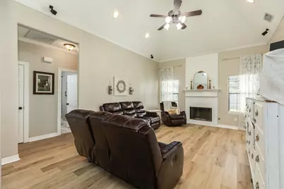 429 N Amherst Drive, West Columbia, TX 77486 - Photo 9