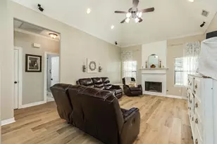 429 N Amherst Dr, West Columbia, TX 77486 - Photo 9