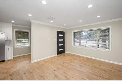 5037 W 43rd Street, Houston, TX 77092 - Photo 9