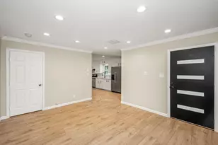 5037 W 43rd St, Houston, TX 77092 - Photo 3