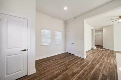 412 W Marlin St, Willis, TX 77378 - Photo 9