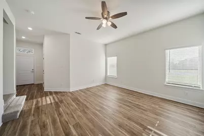 412 W Marlin St, Willis, TX 77378 - Photo 5