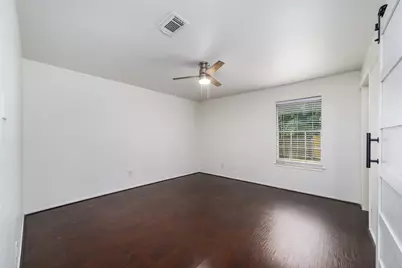 26 S White Pebble Court, The Woodlands, TX 77380 - Photo 11