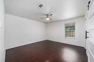 26 S White Pebble Ct, The Woodlands, TX 77380 - Photo 11
